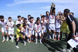 Noah–2011 Team Receives Championship Trophy